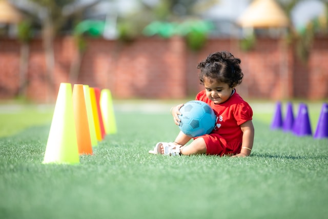 anil-sharma-xttKfndfUbA-unsplash Jakie ćwiczenia można wykonywać z niemowlakiem, aby stymulować jego rozwój ruchowy?