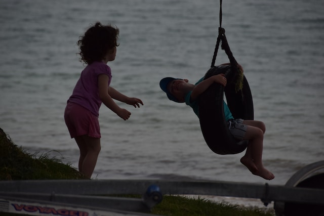 emme-kearns-VkBF2BPfIfI-unsplash Jakie ćwiczenia mogą pomóc w poprawie równowagi u dziecka?